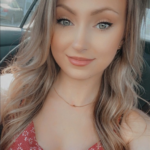 Meet your Posher, Sarah - Picture 1 of 1